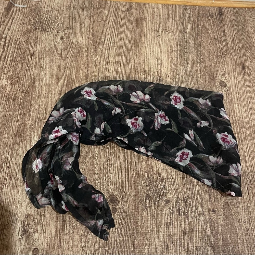 NWT White House Black Market Silk Pointed Neckerchie